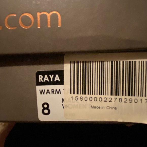 **FINAL SALE**UGG HEELED BOOTS. SIZE 8. COLOR: TAUPE - Picture 7 of 7